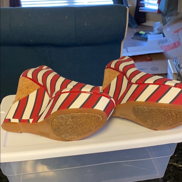 High Heel - Picture 4 of 4